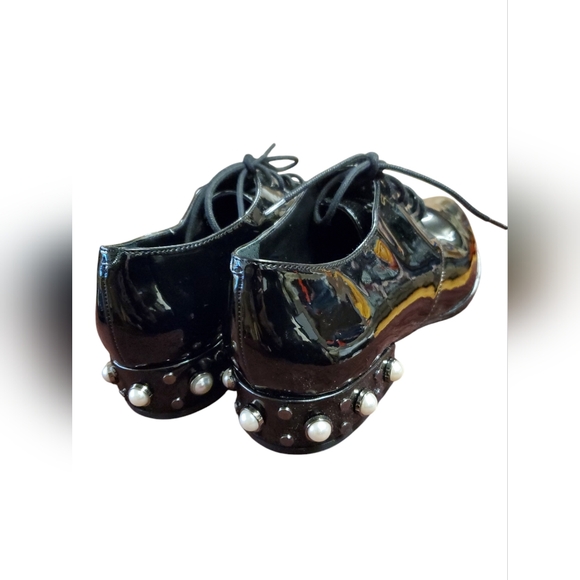 NWT Sole Society Black Patent Vivii Size Pearl Studded Size 7 Derby Shoes - Picture 3 of 5